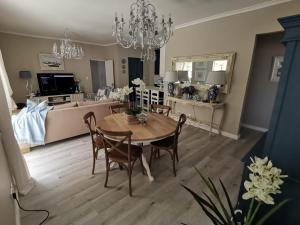 Ocean and mountain breeze