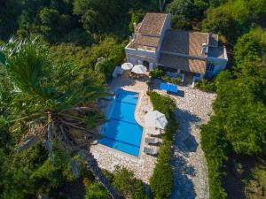 Avlaki Beach House,stylish villa in Kassiopi