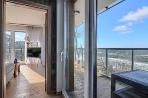 Apartament Szafirowy z BEZPOŚREDNIM WIDOKIEM na morze- Nadmorski Luksus Apartamenty