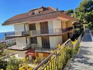 Appartamento vista mare mozzafiato con piscina, campi da tennis - Cipressa