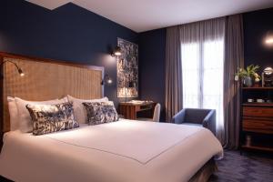 Hotels Mom'Art Hotel : photos des chambres