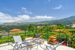 Os Ferreirinhos, a Home in Madeira