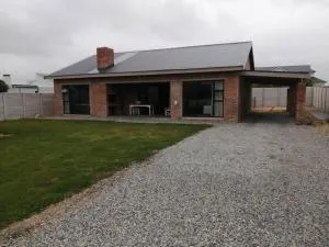 17 Lisa Street, 4 Bed - 2 Bath - 阿古拉斯