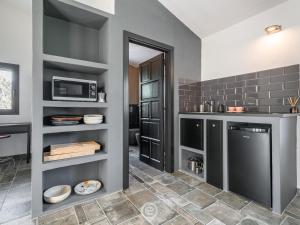 Spectacular Seaview Escape img26