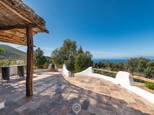 Spectacular Seaview Escape
