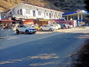 Bisht Hotel And Restaurant