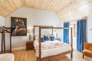 Kestrel Lodge 2 with Hot Tub