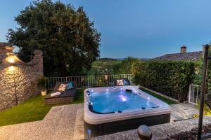 Villa Chianti, your Secret 4 Bedrooms Retreat with View over the Vineyards in Marcialla