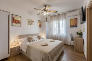 Seaside Sanctuary - Modern 3 Bedroom and 3 Bathroom Apartment 60m from Beach 