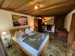 Alpen Suite Tegernsee - große Sonnenterasse und idyllischer Garten