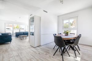 Casa Bos Orange Pool and Jacuzzi