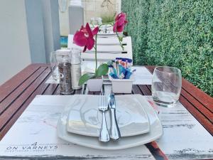 4 on Varneys Guest House