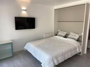 Appartements La Garrigue, au milieu des pins maritimes... : photos des chambres