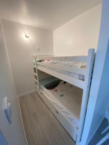 Appartements La Garrigue, au milieu des pins maritimes... : photos des chambres