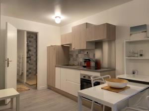 La Garrigue, au milieu des pins maritimes...