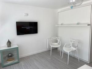 Appartements La Garrigue, au milieu des pins maritimes... : photos des chambres