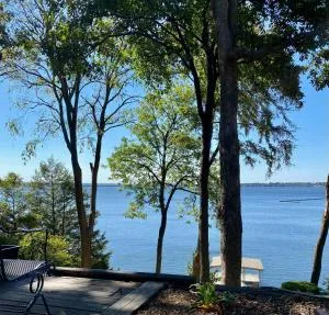 Newly Renovated 4B, 2.5 bath Lakefront home with South Grand Lake Views and dock - Spavinaw
