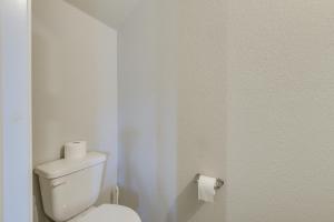 Texas Retreat with Patio Near Kayaking and Golfing!