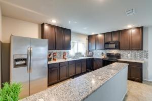 Texas Retreat with Patio Near Kayaking and Golfing!