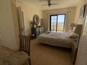 Lovely 2 bed apartment with views & communal pool