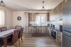 Cosy, Sea View villa Andreas close to beach