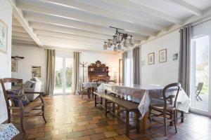 Maisons de vacances Villa PIERROT avec grand jardin arbore, proche du port et des restaurants : photos des chambres