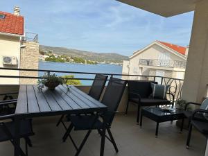 Luxury Old Town Apartment with Sea View