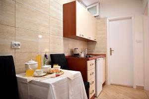 Studio apartment Snjezana