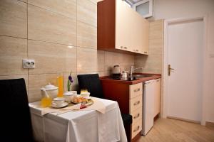 Studio apartment Snjezana