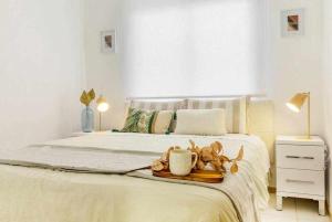 Apartment Pink Vistabella I- Winter by the sea