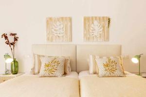 Apartment Pink Vistabella I- Winter by the sea