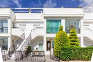 Apartment Pink Vistabella I- Winter by the sea