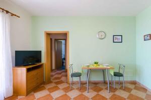 One-Bedroom Apartment Crikvenica 6