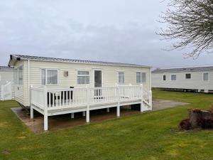 Caravan by the sea,2 bed, sleeps 4,Dorset coast in New Forest On site entertainment and leisure complex available for extra