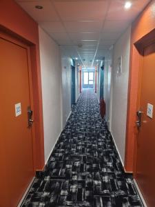 Hotels KYRIAD DIRECT LYON NORD - Dardilly : photos des chambres