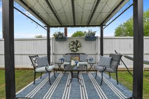 Boat & Fish on Lewisville Lake: Pet-Friendly Haven