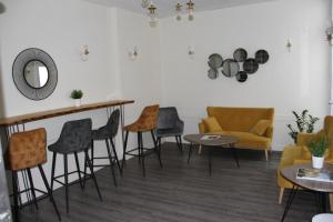 Hotels Cit'Hotel Le Chene Vert : photos des chambres