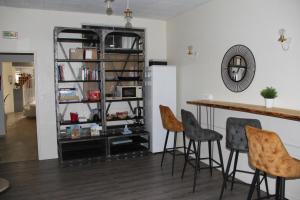 Hotels Cit'Hotel Le Chene Vert : photos des chambres