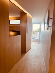 LE CALI, P2 Cabine dans une résidence avec piscine, vue mer et parking privé