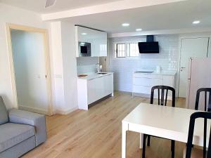 First line apartment with 3 bedrooms and seaviews