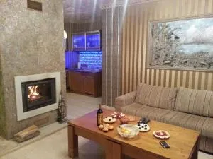 Harriet Hill Designer Bansko - Leshten