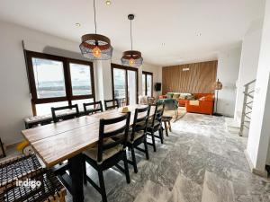 Riverview 4 Bedroom House, with Private Pool STE003