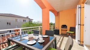 Apartment Giulia with Sea View in Novigrad