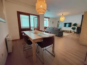 Céntrico, 100 metros de la playa, reformado,163 m2 - Fazouro