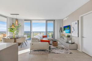 Hyde Beach House - Luxury 2-Bedroom - Gorgeous view - Resort amenities - Rooftop pool - Hot tub - Tennis court - Minutes to the ocean