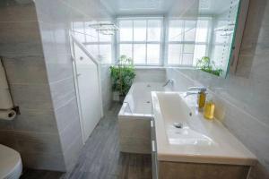 WV Top Flat Bowness Center