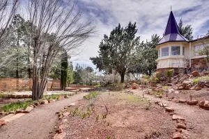6 Mi to Red Rock State Park Home with Patio and Yard - 卡顿伍德