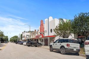 Historic Heights Cozy Nook Apartment