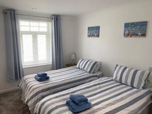 Surfs Up! Perfect base for holidays or work in Cornwall