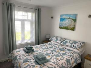Surfs Up! Perfect base for holidays or work in Cornwall